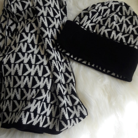 MICHAEL Michael Kors Scarf and Hat Set - Picture 3 of 7